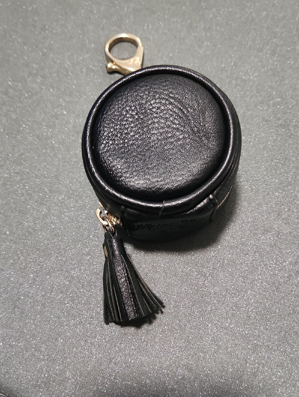 Itzy Ritzy Pacifier Holder Bag Charm Black Pebbled With Gold Hardware & Tassel - Picture 2 of 3
